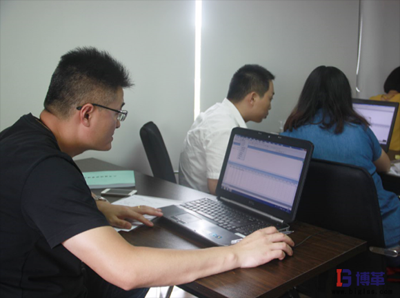 六西格瑪綠帶課程認(rèn)真聽課的學(xué)員 六西格瑪綠帶課程認(rèn)真聽課的學(xué)員