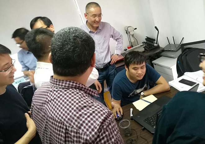 六西格瑪綠帶課程學員現場與金老師互動 六西格瑪綠帶課程學員現場與金老師互動