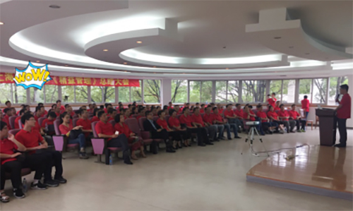 精益辦葉經(jīng)理進行項目匯報 精益辦葉經(jīng)理進行項目匯報