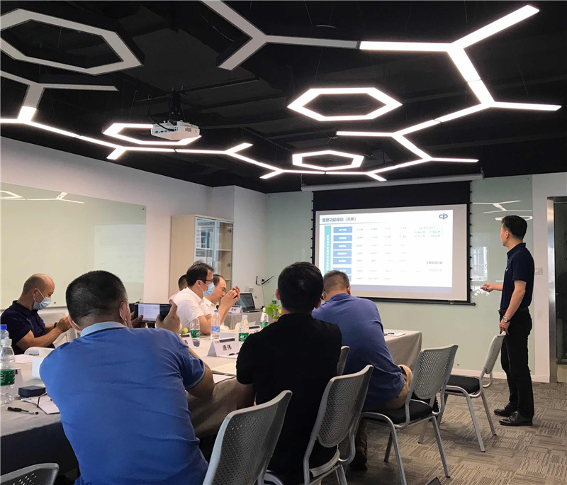 蔣軍先生對(duì)“設(shè)備管理信息化”進(jìn)行了分享 蔣軍先生對(duì)“設(shè)備管理信息化”進(jìn)行了分享