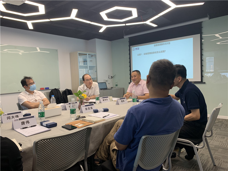 周陽(yáng)與大家溝通交流 周陽(yáng)與大家溝通交流